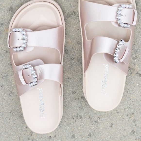 Jewel of the Sea Faux Pearl Buckle Slide Sandals - Picture 7 of 10